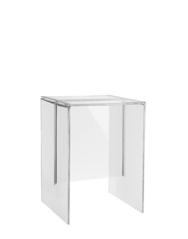 Klares Foto des Kartell Max-Beam Hockers/Beistelltisches aus transparentem Acrylglas, modernes Design für Wohnzimmer und Büro.